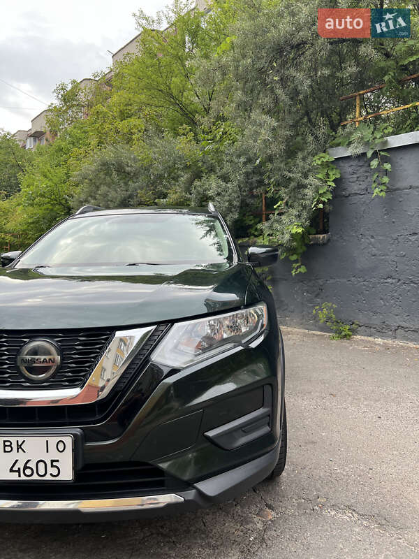 Внедорожник / Кроссовер Nissan Rogue 2017 в Ровно