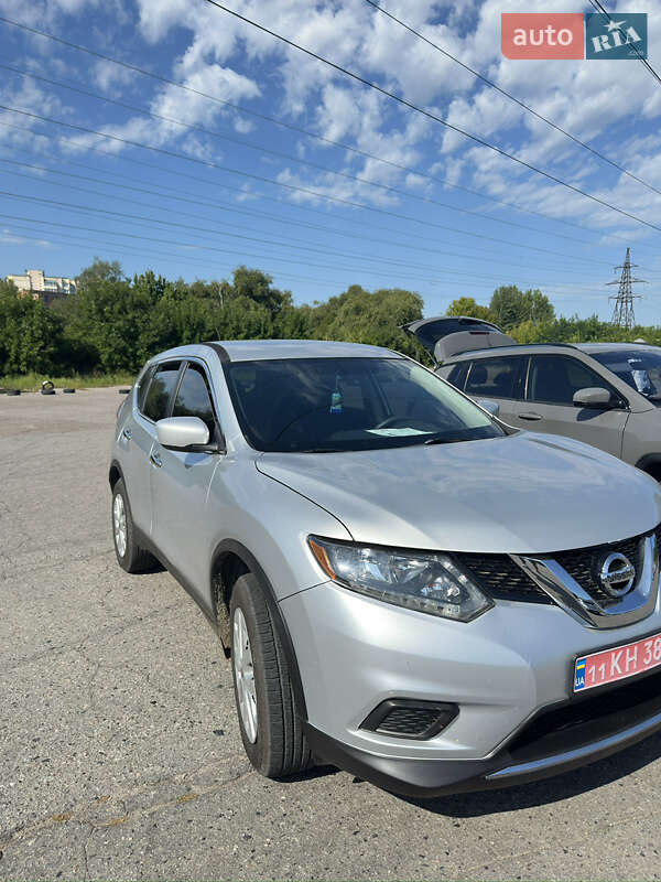 Внедорожник / Кроссовер Nissan Rogue 2016 в Полтаве