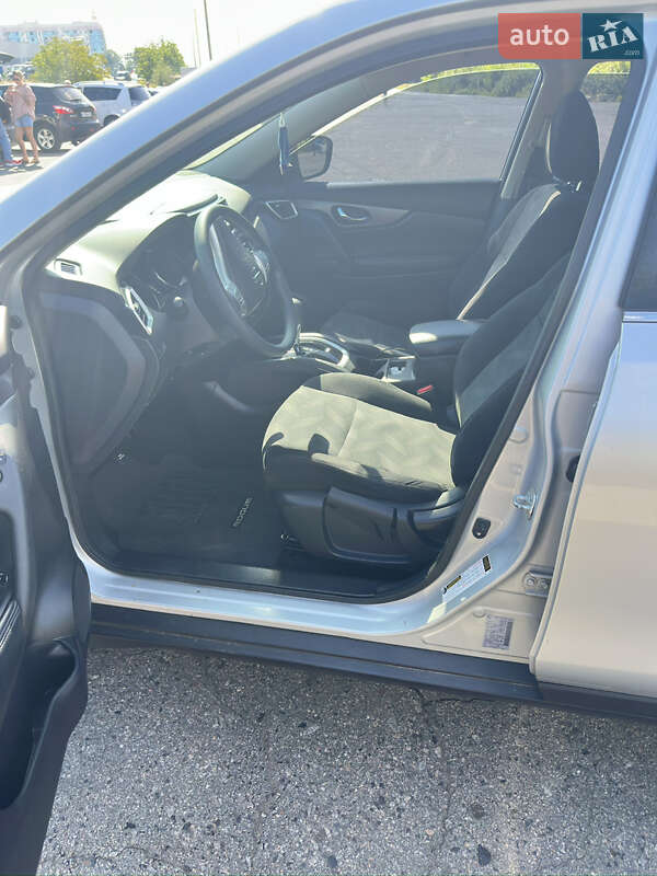 Внедорожник / Кроссовер Nissan Rogue 2016 в Полтаве