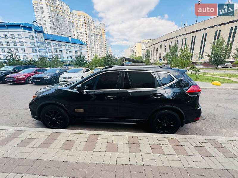 Внедорожник / Кроссовер Nissan Rogue 2016 в Киеве