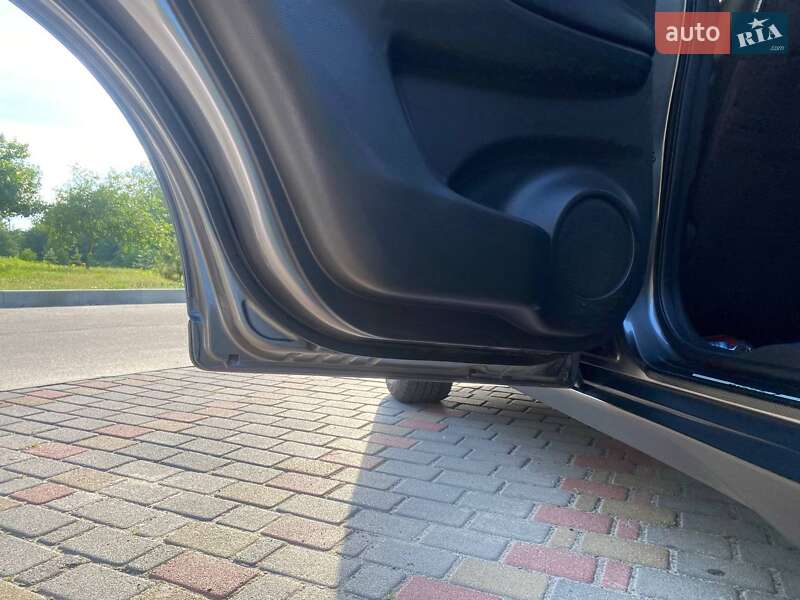 Внедорожник / Кроссовер Nissan Rogue 2015 в Решетиловке