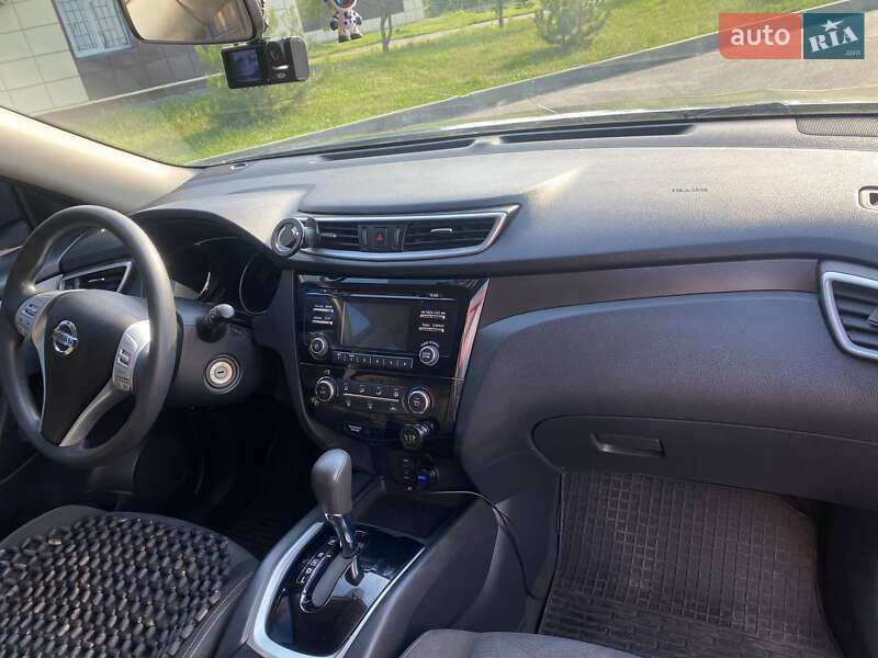 Внедорожник / Кроссовер Nissan Rogue 2015 в Решетиловке