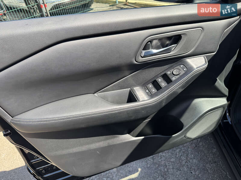 Позашляховик / Кросовер Nissan Rogue 2024 в Києві