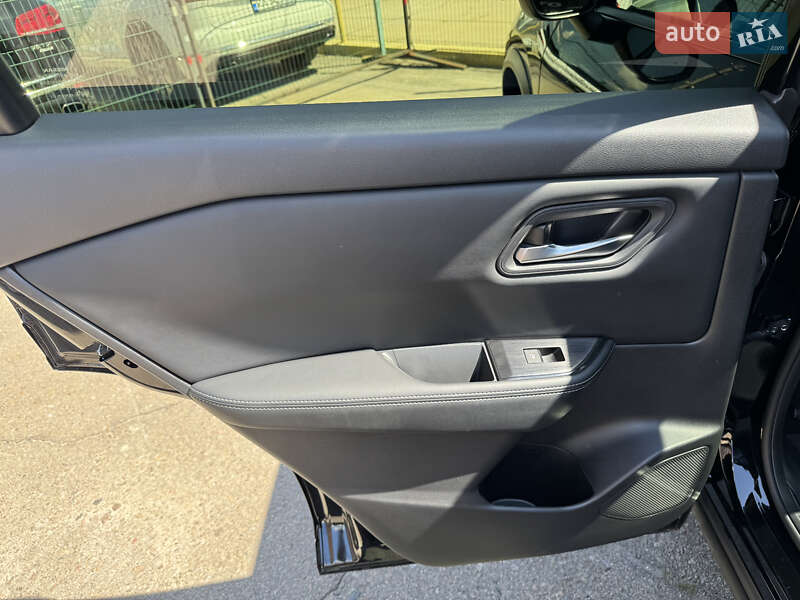 Позашляховик / Кросовер Nissan Rogue 2024 в Києві