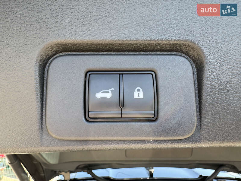 Позашляховик / Кросовер Nissan Rogue 2024 в Києві