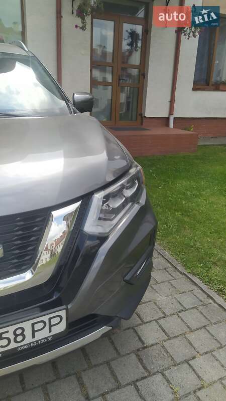 Внедорожник / Кроссовер Nissan Rogue 2017 в Львове