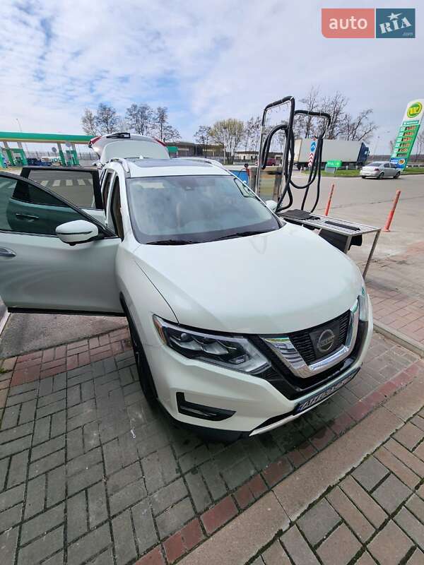Внедорожник / Кроссовер Nissan Rogue 2017 в Киеве