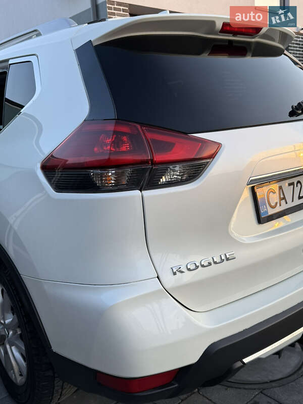 Внедорожник / Кроссовер Nissan Rogue 2017 в Киеве