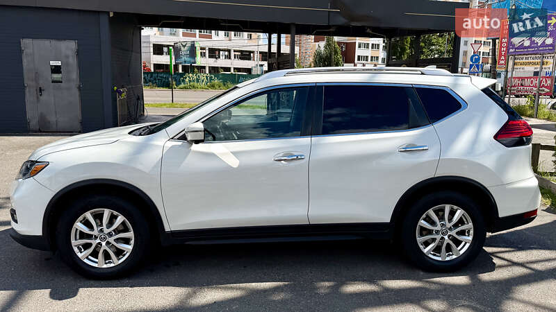 Внедорожник / Кроссовер Nissan Rogue 2016 в Киеве