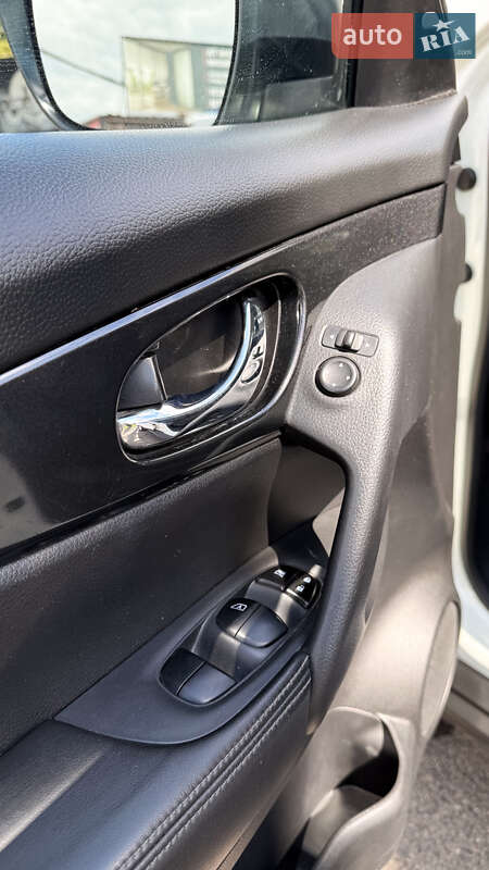 Внедорожник / Кроссовер Nissan Rogue 2016 в Киеве