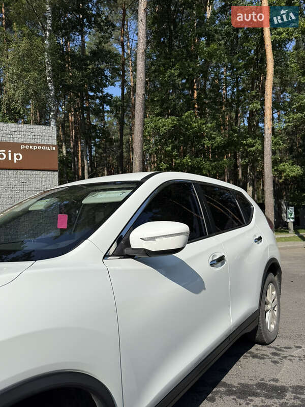 Внедорожник / Кроссовер Nissan Rogue 2015 в Олевске