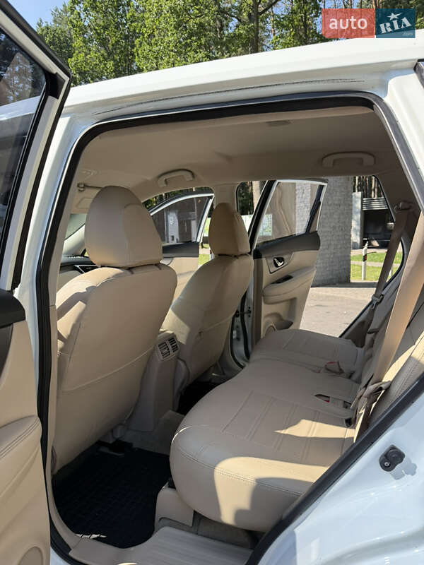 Внедорожник / Кроссовер Nissan Rogue 2015 в Олевске