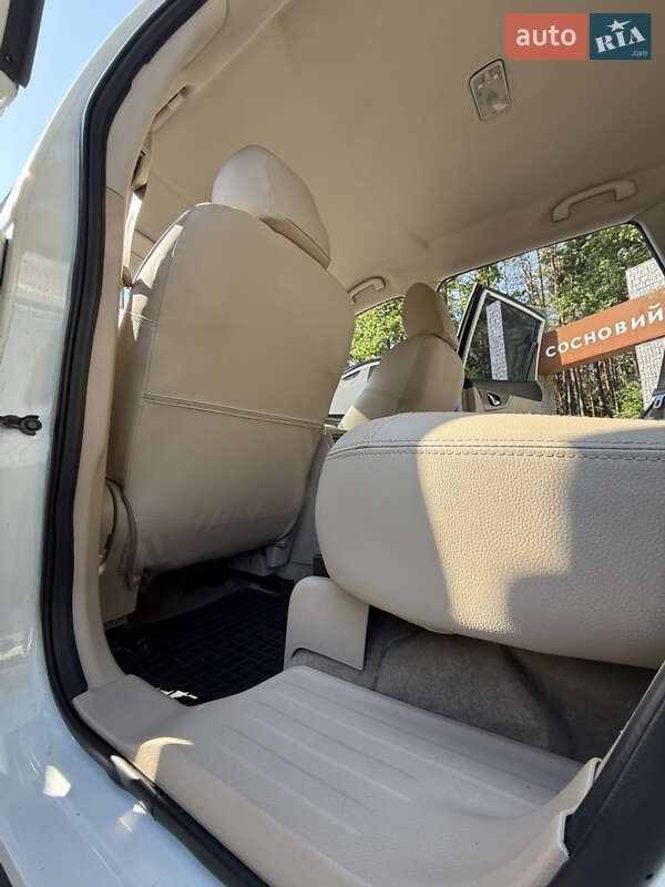 Внедорожник / Кроссовер Nissan Rogue 2015 в Олевске