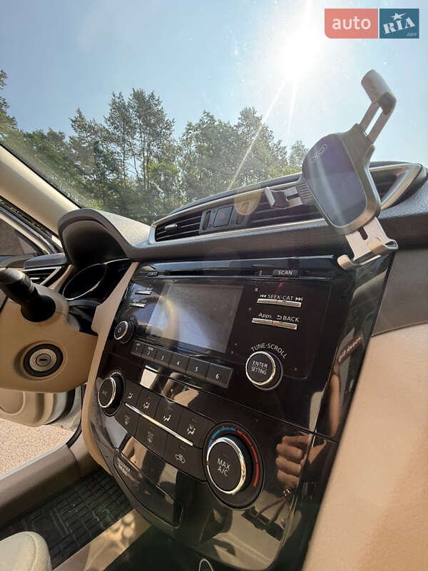 Внедорожник / Кроссовер Nissan Rogue 2015 в Олевске