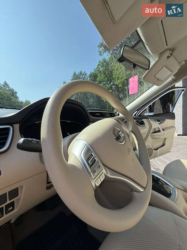 Внедорожник / Кроссовер Nissan Rogue 2015 в Олевске