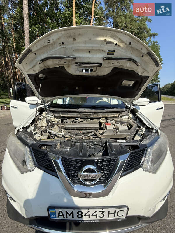 Внедорожник / Кроссовер Nissan Rogue 2015 в Олевске