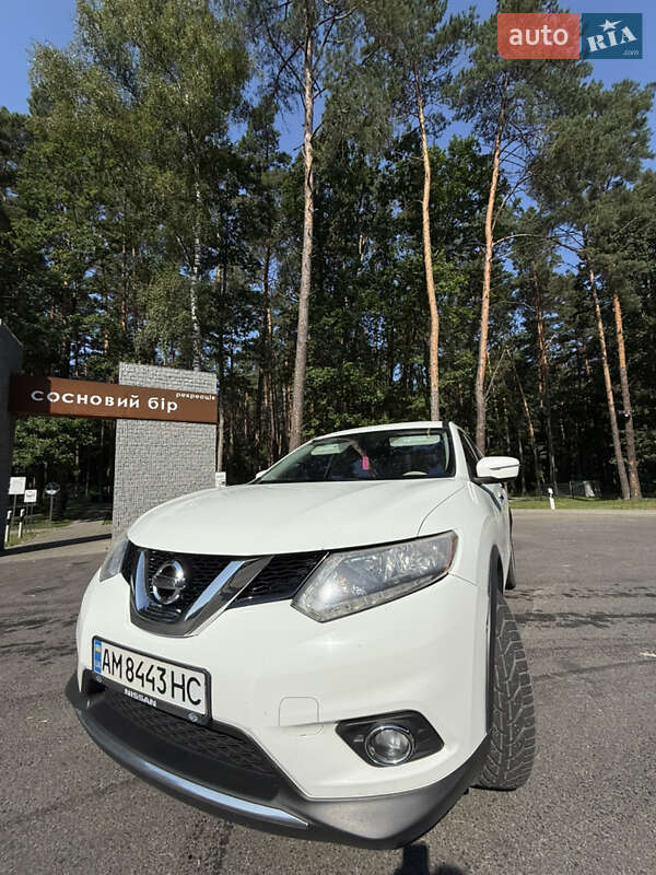 Внедорожник / Кроссовер Nissan Rogue 2015 в Олевске