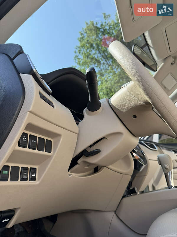 Внедорожник / Кроссовер Nissan Rogue 2015 в Олевске