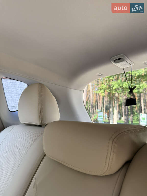 Внедорожник / Кроссовер Nissan Rogue 2015 в Олевске