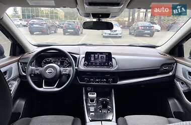 Внедорожник / Кроссовер Nissan Rogue 2023 в 