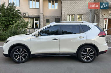 Внедорожник / Кроссовер Nissan Rogue 2017 в Киеве