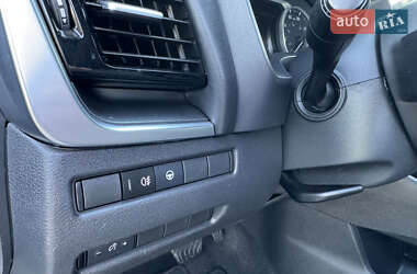 Позашляховик / Кросовер Nissan Rogue 2021 в 