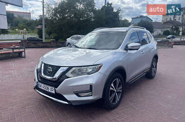 Внедорожник / Кроссовер Nissan Rogue 2017 в Ровно