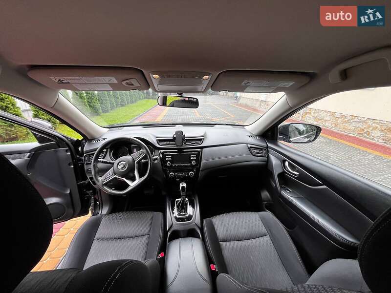 Внедорожник / Кроссовер Nissan Rogue 2017 в Хырове