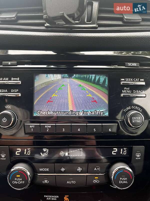 Внедорожник / Кроссовер Nissan Rogue 2017 в Хырове