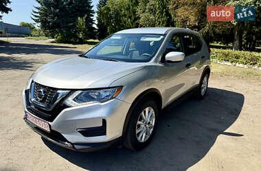 Позашляховик / Кросовер Nissan Rogue 2017 в Луцьку