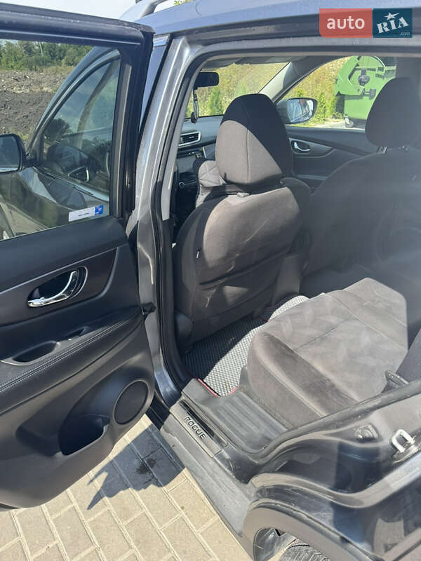 Позашляховик / Кросовер Nissan Rogue 2015 в Львові