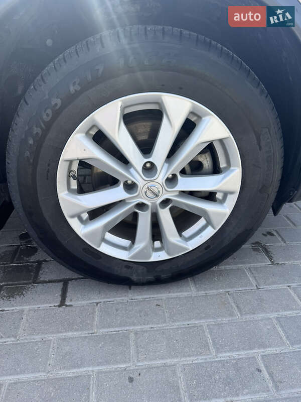 Позашляховик / Кросовер Nissan Rogue 2015 в Львові