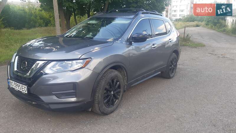 Внедорожник / Кроссовер Nissan Rogue 2018 в 