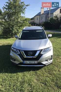 Внедорожник / Кроссовер Nissan Rogue 2017 в Светловодске