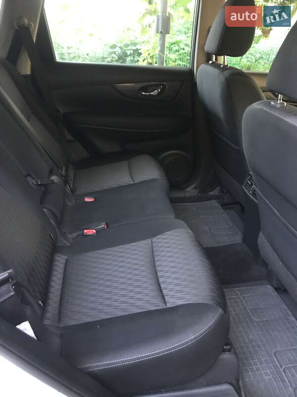 Внедорожник / Кроссовер Nissan Rogue 2017 в Светловодске