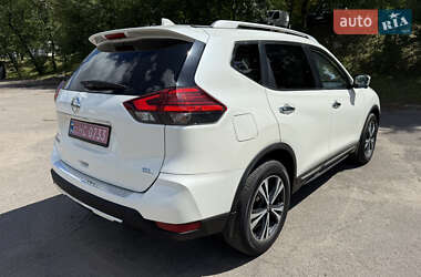 Внедорожник / Кроссовер Nissan Rogue 2018 в 