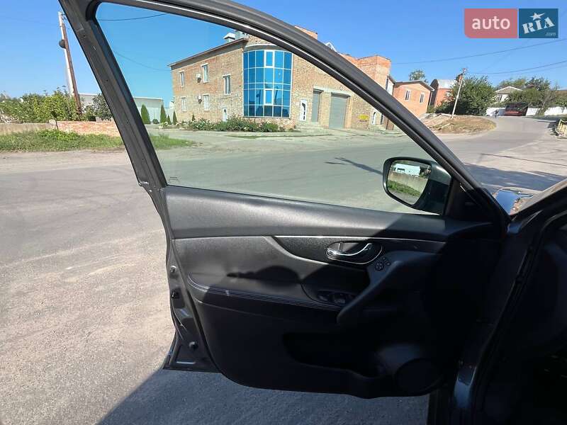 Внедорожник / Кроссовер Nissan Rogue 2016 в Полтаве