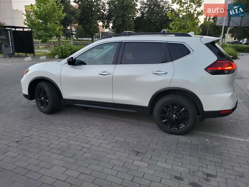 Внедорожник / Кроссовер Nissan Rogue 2017 в Ровно