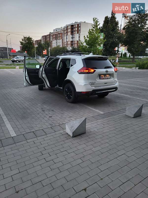 Внедорожник / Кроссовер Nissan Rogue 2017 в Ровно