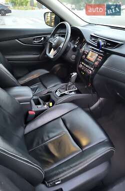 Внедорожник / Кроссовер Nissan Rogue 2017 в Ровно