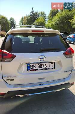 Внедорожник / Кроссовер Nissan Rogue 2017 в Ровно