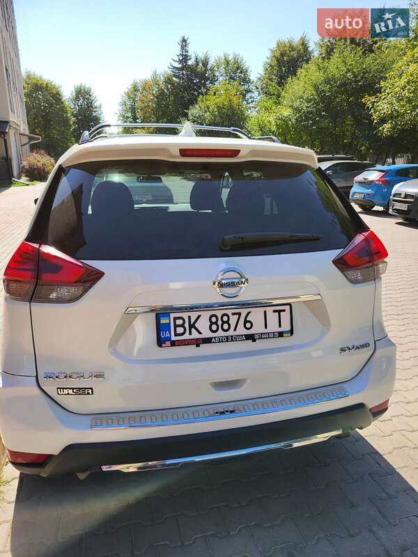 Внедорожник / Кроссовер Nissan Rogue 2017 в Ровно