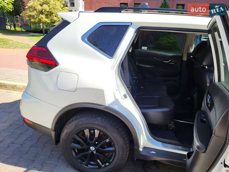 Внедорожник / Кроссовер Nissan Rogue 2017 в Ровно