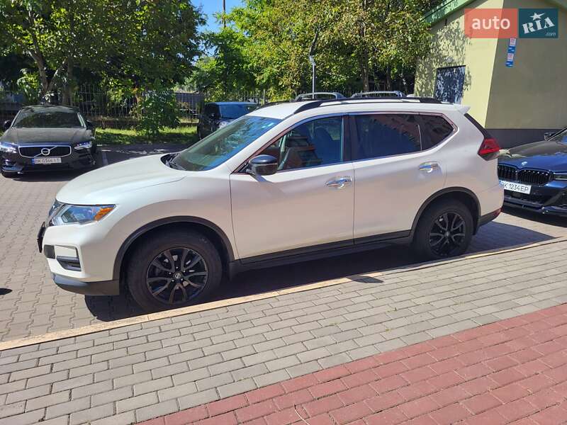 Внедорожник / Кроссовер Nissan Rogue 2017 в Ровно
