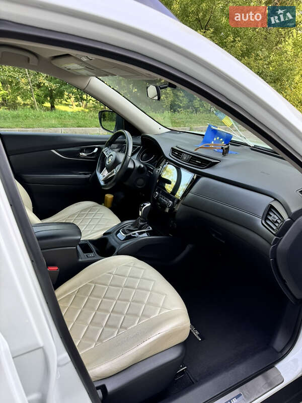 Позашляховик / Кросовер Nissan Rogue 2017 в Сумах