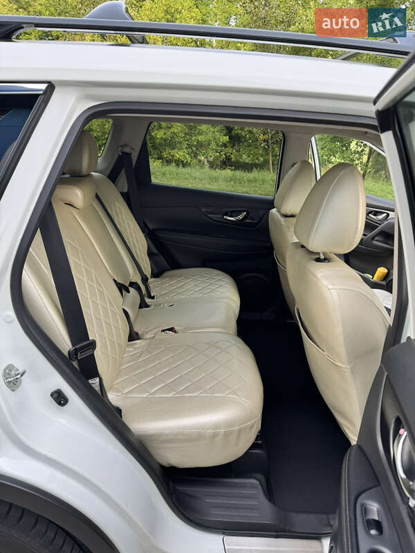 Позашляховик / Кросовер Nissan Rogue 2017 в Сумах