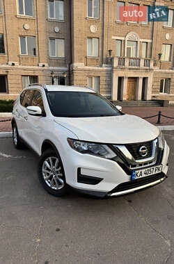 Внедорожник / Кроссовер Nissan Rogue 2016 в Киеве