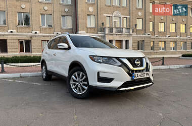 Внедорожник / Кроссовер Nissan Rogue 2016 в Киеве
