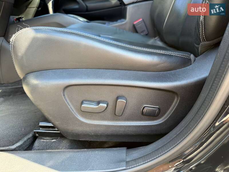 Внедорожник / Кроссовер Nissan Rogue 2014 в Харькове