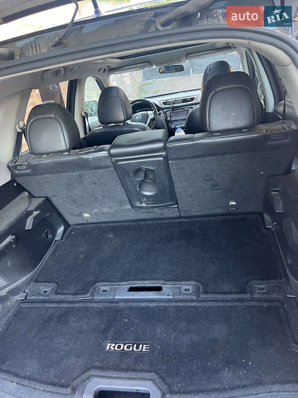 Позашляховик / Кросовер Nissan Rogue 2015 в Лубнах